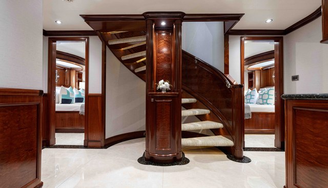 LUCY yacht for sale 38