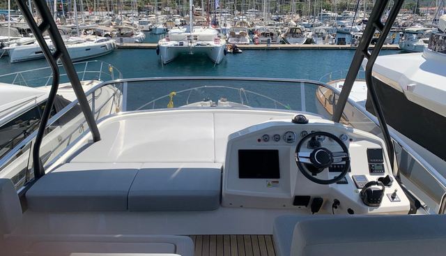 CRANCHI E52F EVOLUZIONE yacht for sale 8