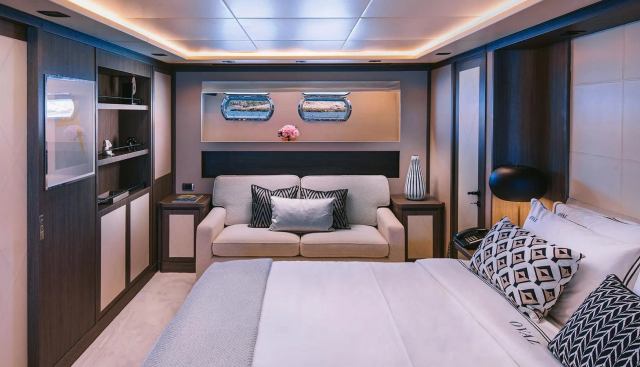 Oval yacht for sale 12