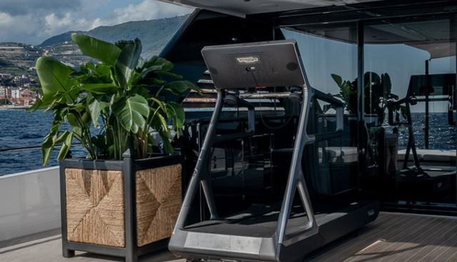 FERRETTI INFYNITO 90 yacht for sale 13