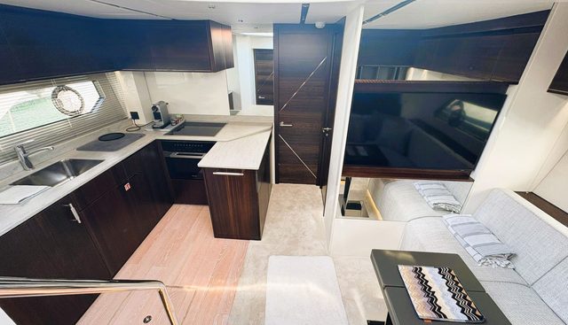 P55 yacht for sale 18