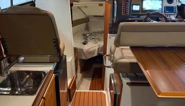 JUNI yacht for sale 12