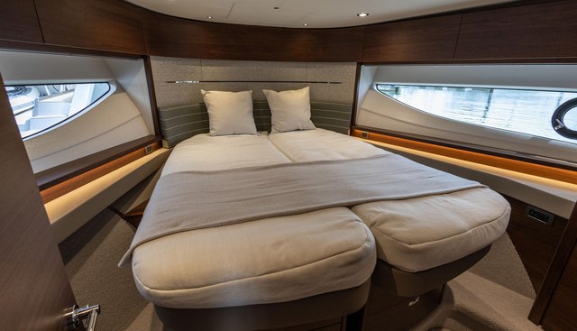 V55102 yacht for sale 19