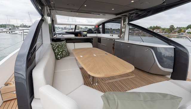 V55102 yacht for sale 12