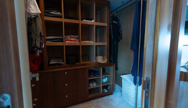 ROUND MIDNIGHT yacht for sale 48