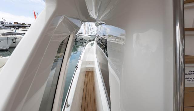 GL45FLY-76 yacht for sale 33