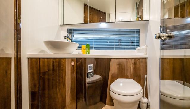 Tender Garage & Hi/Lo Swimplatform yacht for sale 20