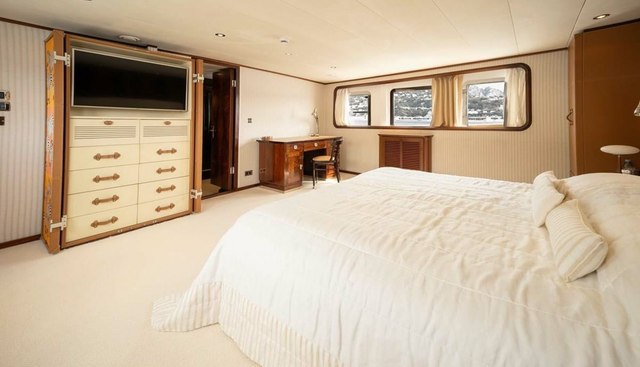 CLASSIC 40M BENETTI yacht for sale 19