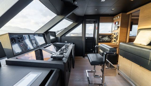 QUEEN J III yacht for sale 33