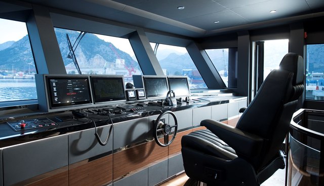 LAZZARA UHV 100 yacht for sale 14