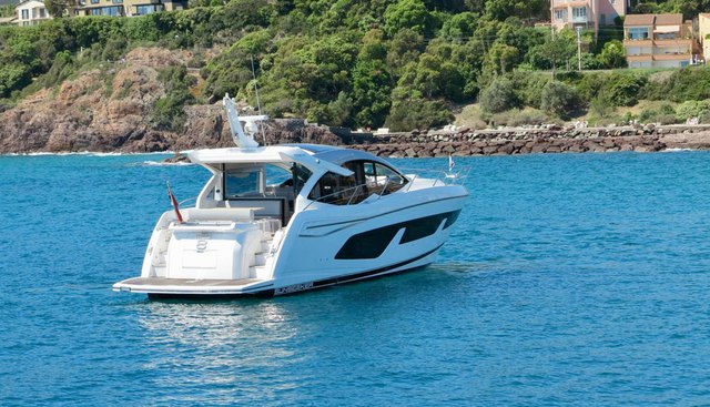 MAD 8 yacht for sale 9