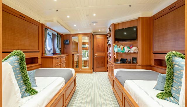 Shadowl yacht for sale 38