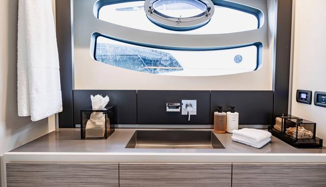 SEA SUITE I yacht for sale 57