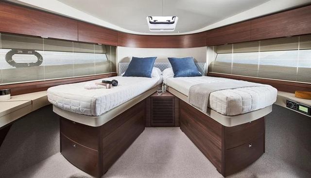 F50235 yacht for sale 4