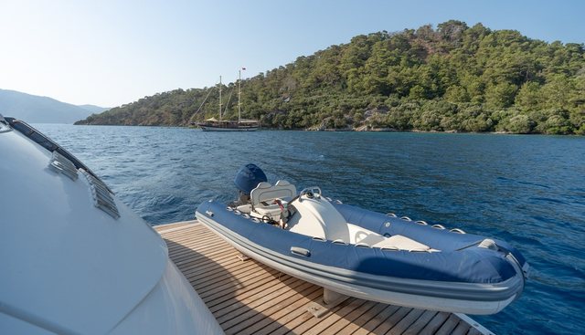 ROUND MIDNIGHT yacht for sale 9