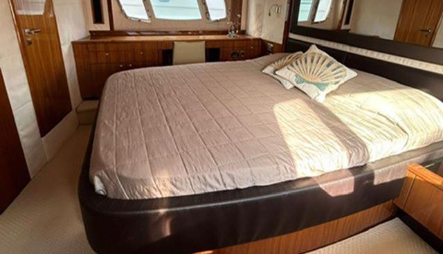 CHAMPAGNE yacht for sale 22