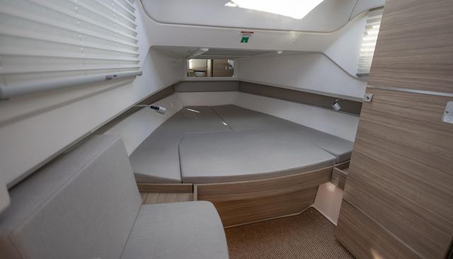 320GTO-798 yacht for sale 4