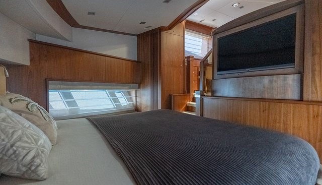 ROUND MIDNIGHT yacht for sale 39