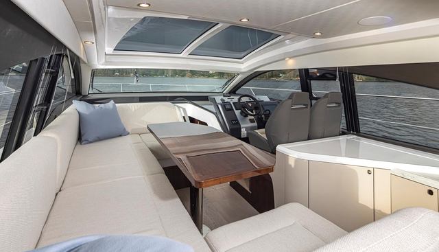 Tender Garage & Hi/Lo Swimplatform yacht for sale 12