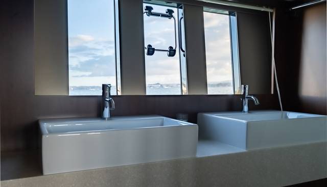 SEA CHANGE yacht for sale 12