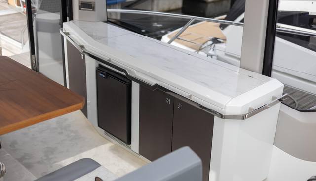 425HTS-074 yacht for sale 53
