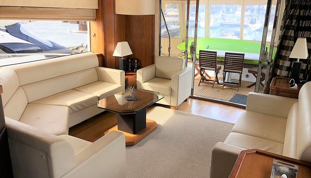 MANHATTAN 70 yacht for sale 12