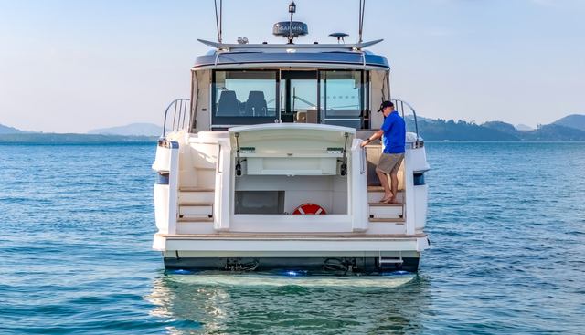 RIVIERA 4600 SY yacht for sale 7