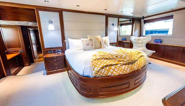 2008 BENETTI CLASSIC 121 yacht for sale 54