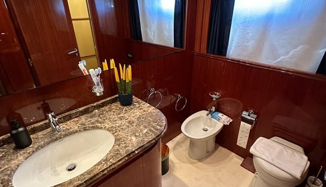 Tecnomar Velvet 90 yacht for sale 32