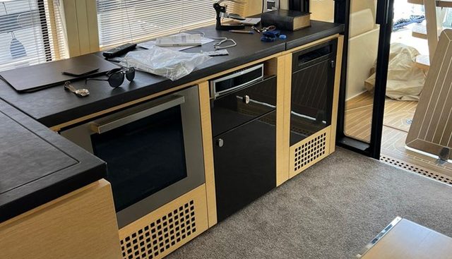 CRANCHI SIXTY 6 FLY yacht for sale 13