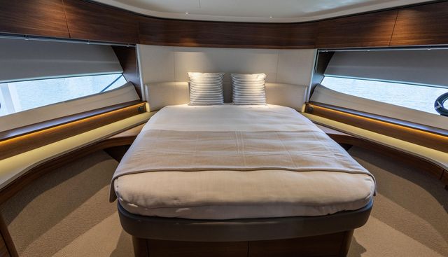 S65532 yacht for sale 25