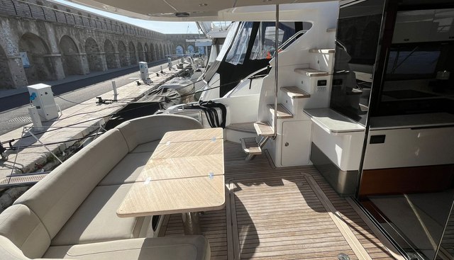 F55 yacht for sale 14