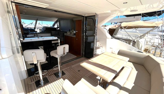 MANHATTAN 52 yacht for sale 9