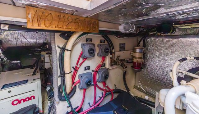 Making Waves yacht for sale 38