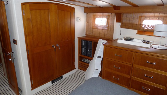 Dakota yacht for sale 34