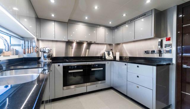 KING POWER yacht for sale 28