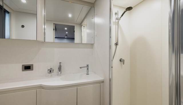 FLYING DAGGER III yacht for sale 19