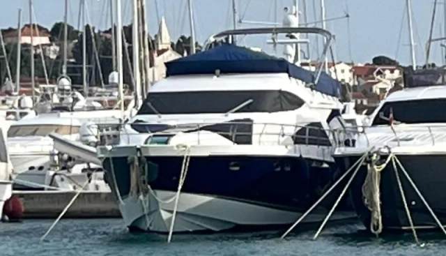 Fairline Squadron 65 yacht for sale 2