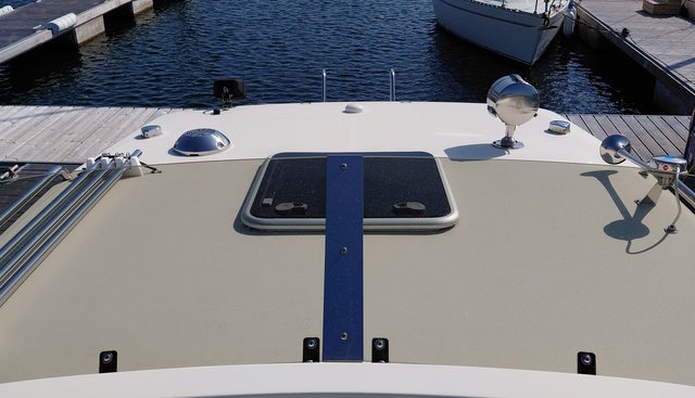 Razor crest yacht for sale 18