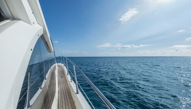 QUEEN B yacht for sale 9