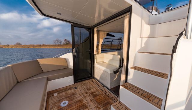 360FLY-052 yacht for sale 18