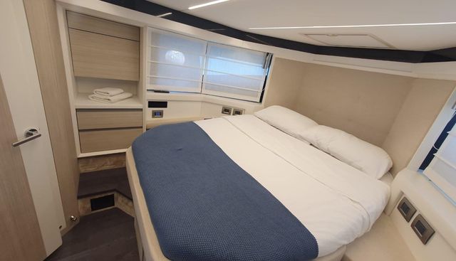 CRANCHI E52F EVOLUZIONE yacht for sale 23