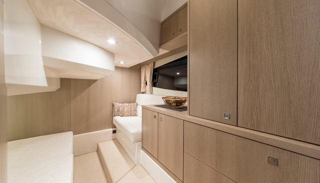 360FLY-052 yacht for sale 25