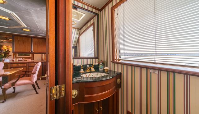 ESCAPE OF LONDON yacht for sale 23