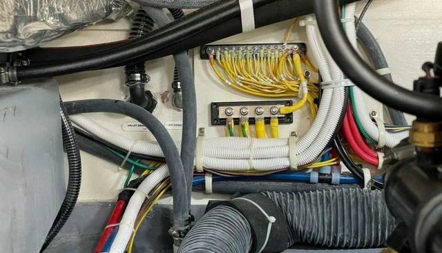 MJM Grand yacht for sale 52