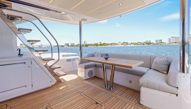 MANHATTAN 68 yacht for sale 18