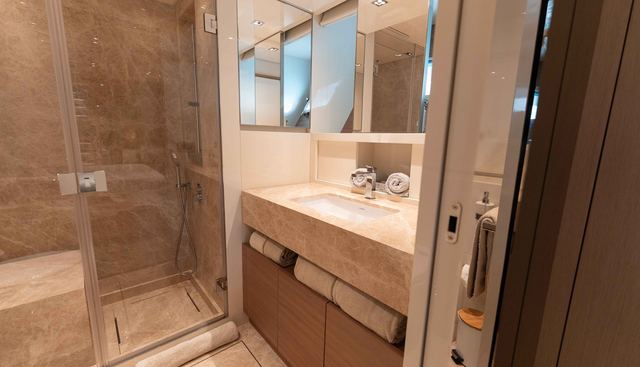 La yacht for sale 34