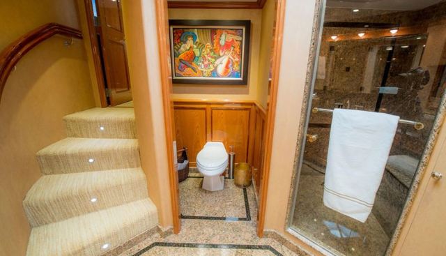 FOOTLOOSE yacht for sale 22