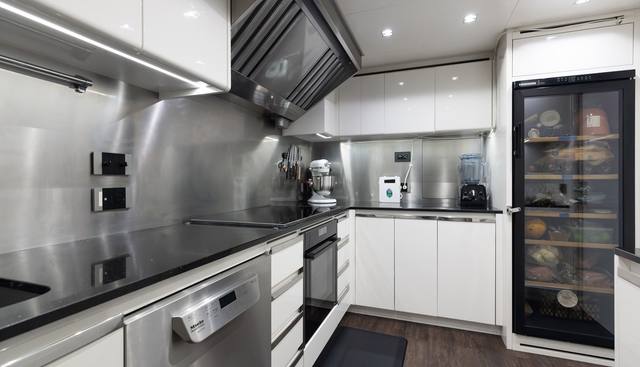 GOLDENEYE yacht for sale 18