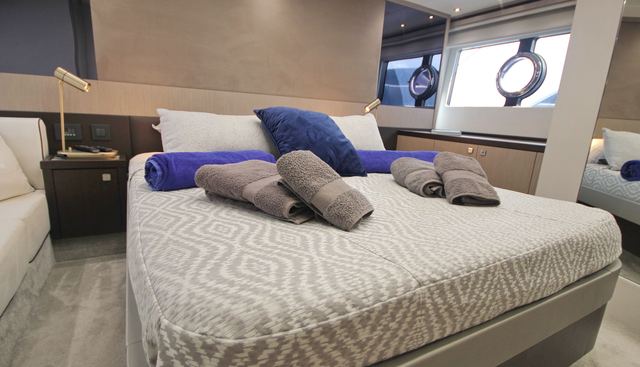 V yacht for sale 32